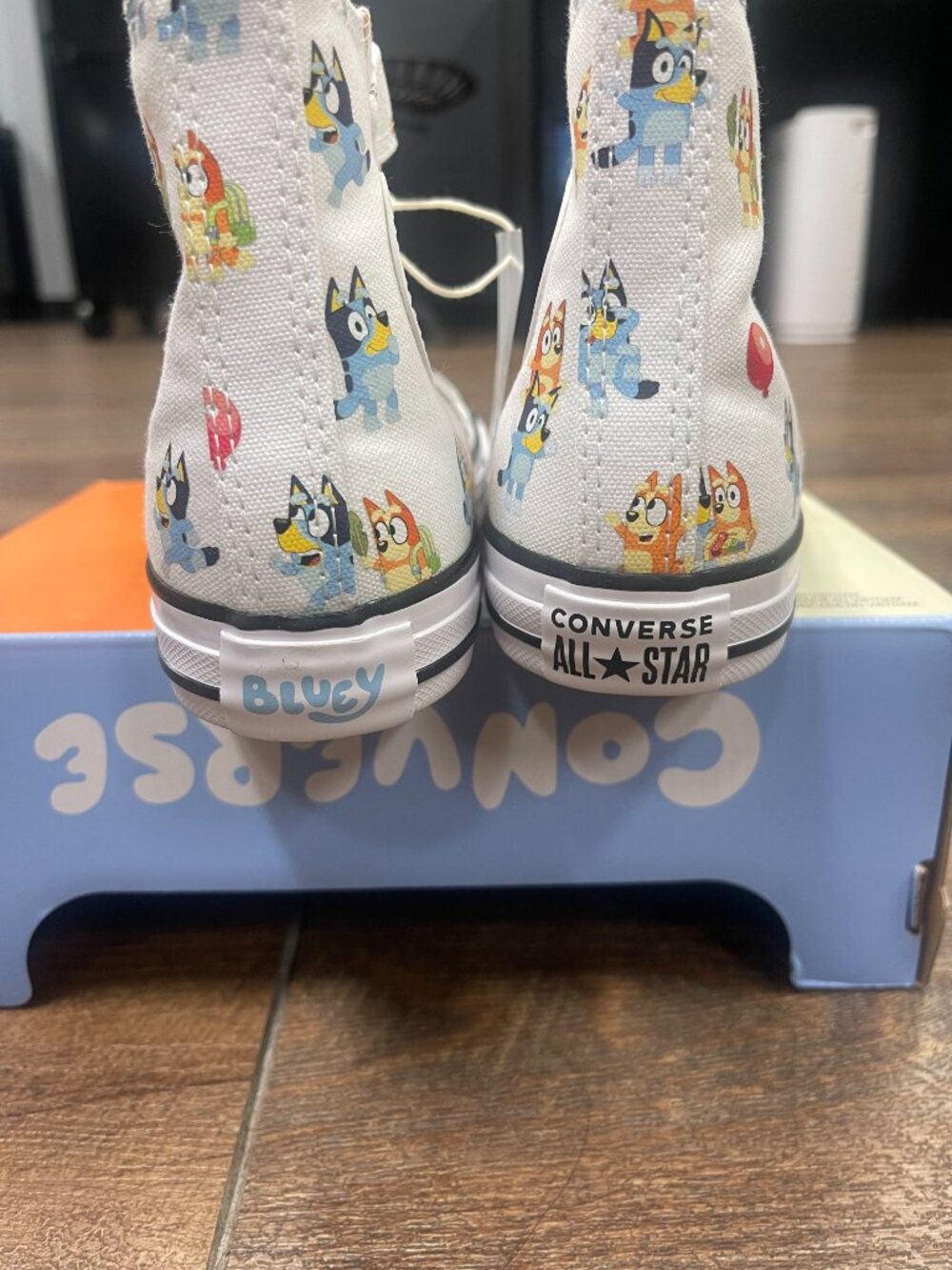 Converse Bluey Chuck Taylor High Tops Youth 2.5 NWT - Picture 3 of 8
